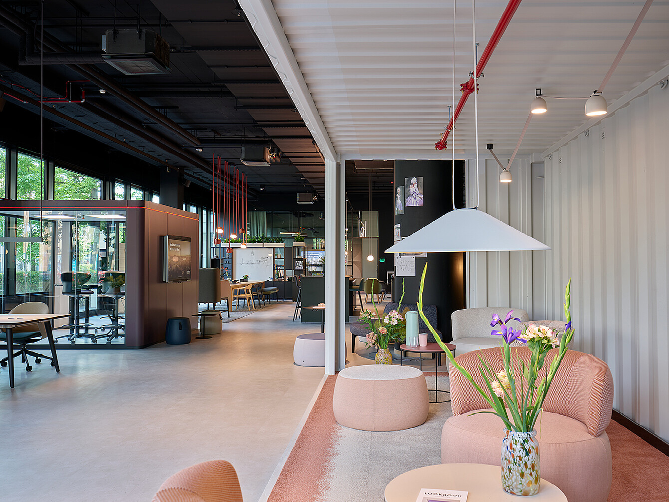 Un aperçu de l’intérieur du container  maritime dans le showroom de Düsseldorf