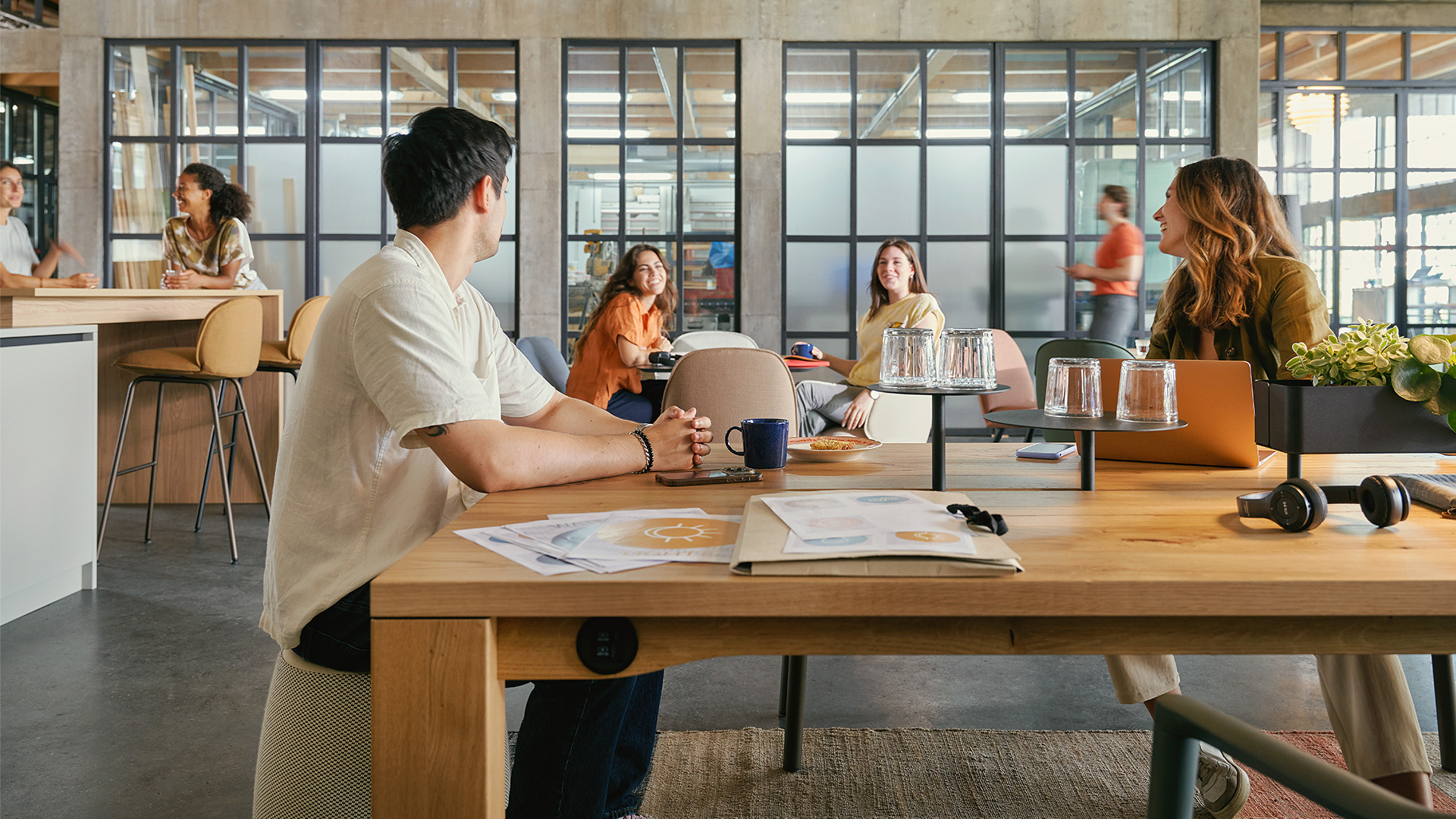 Work-life blending: waarom welzijn niet alleen aan het bureau wordt bepaald
