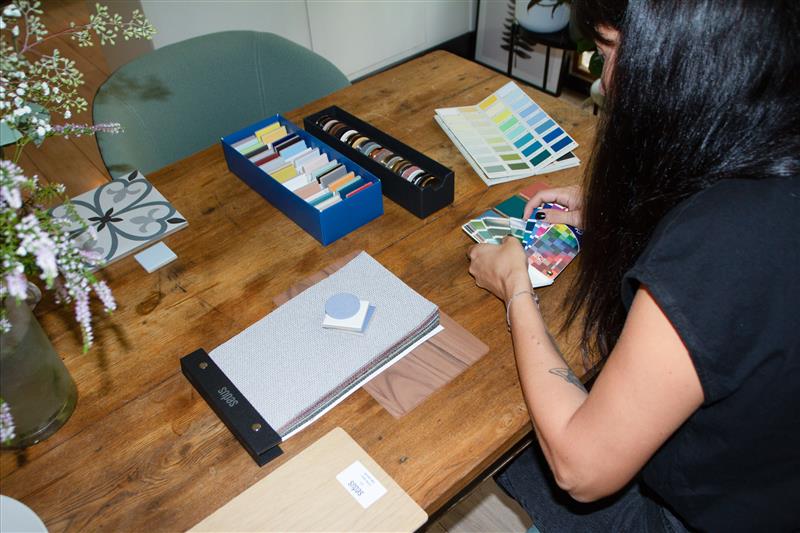 De rol van kleuren, licht en zintuiglijke ervaringen in interieurontwerp - Een gesprek met Carlotta Berta