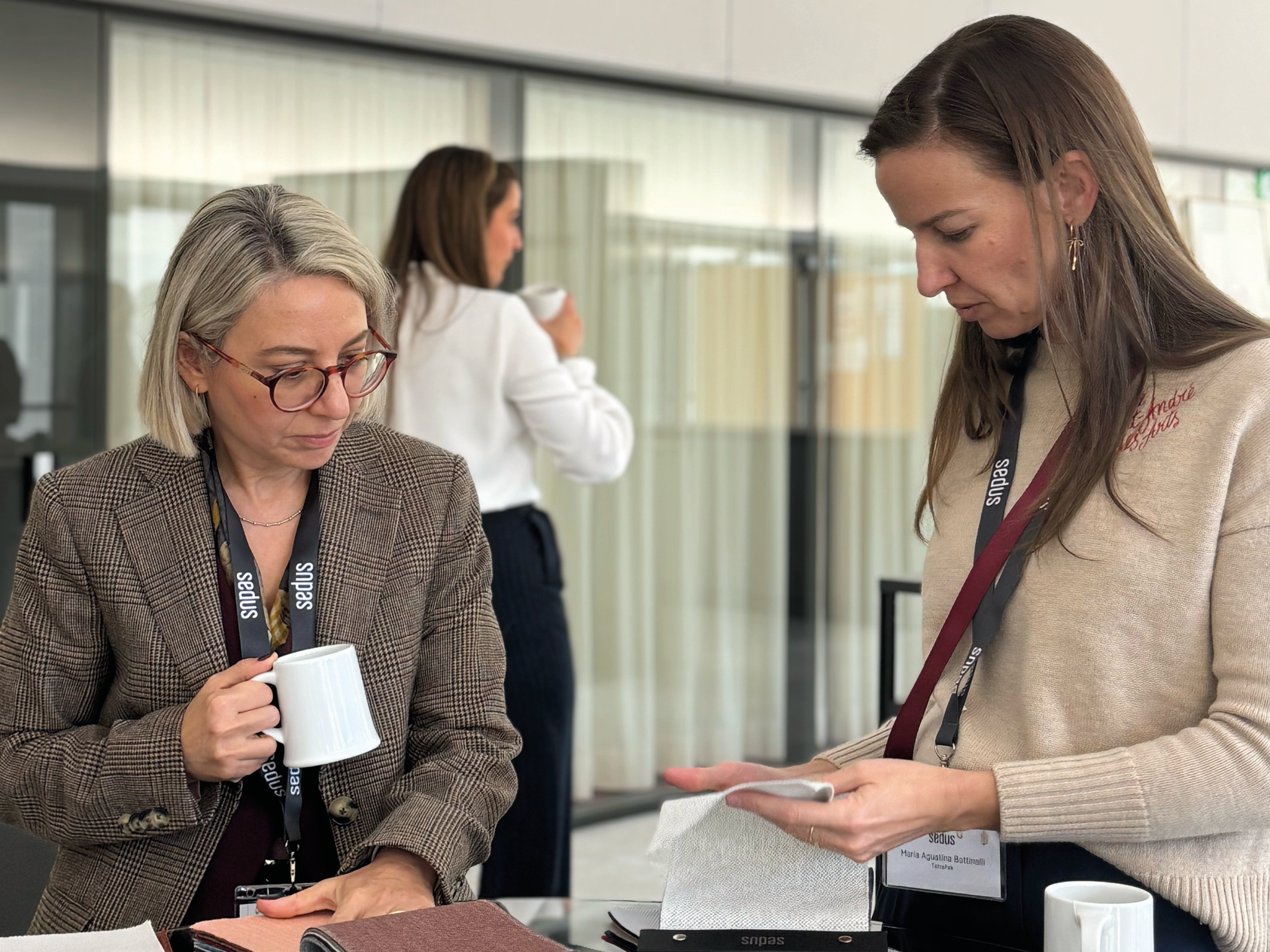 Travailler ensemble dans des ateliers créatifs